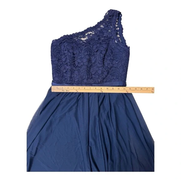 David's Bridal | One Shoulder Lace
Chiffon Dress Size 4 - Picture 3 of 6